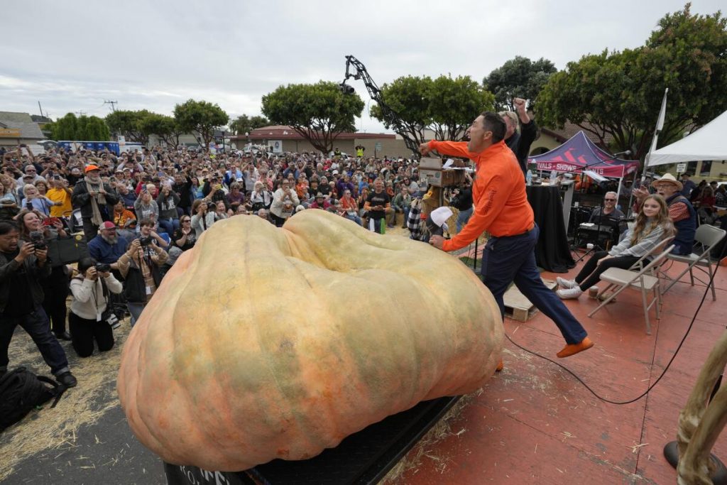 Minnesota Horticulture Teacher Smashes His Own Record with a 2,749-Pound Pumpkin at World Championship Weigh-Off